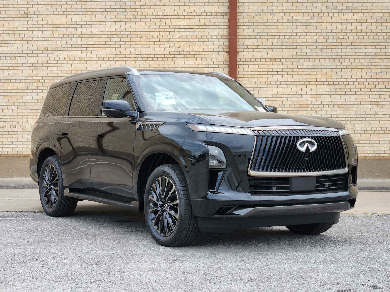 2025 Infiniti QX80 photo 2