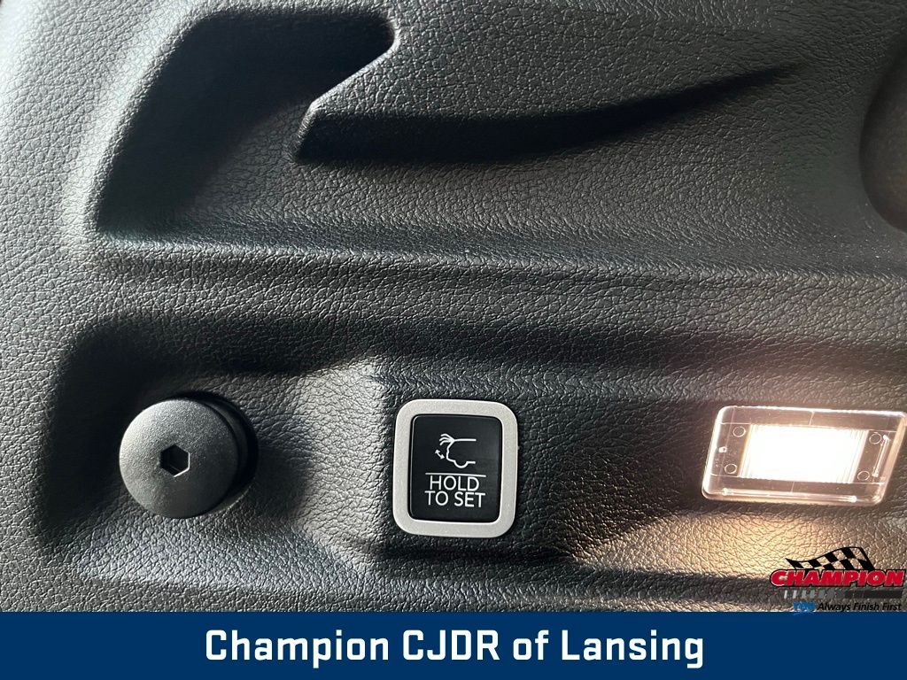 2024 Jeep Grand Cherokee Limited photo 4