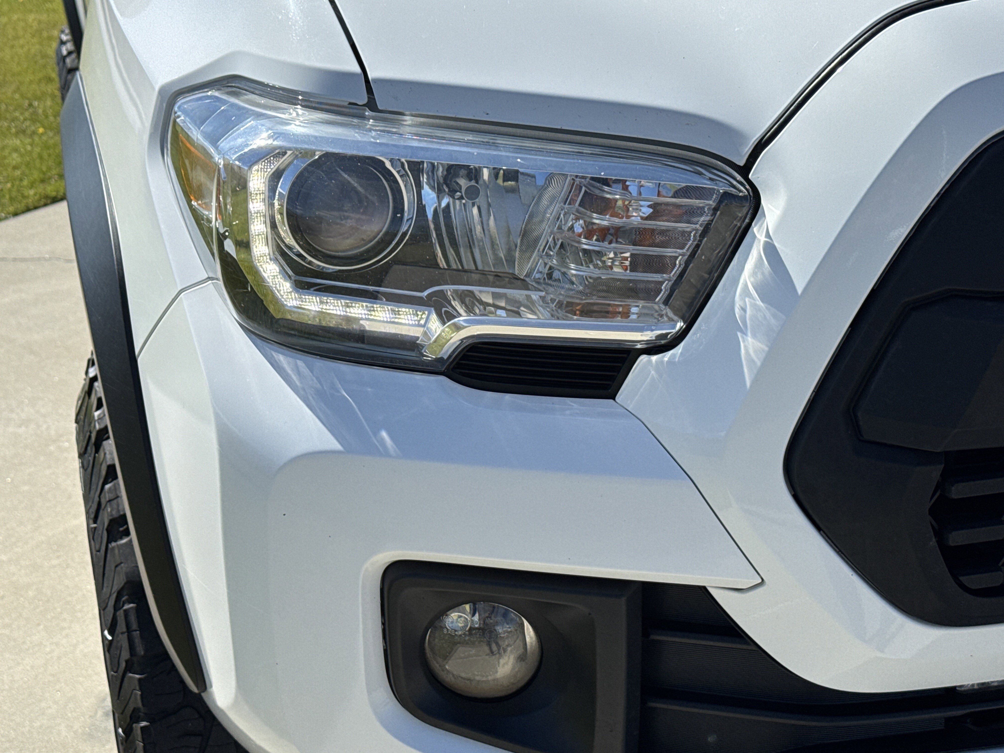 2019 Toyota Tacoma TRD Off-Road photo 3