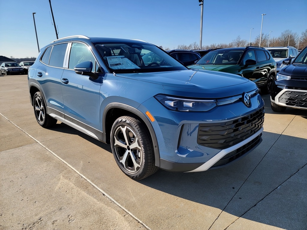 2026 Volkswagen Tiguan SE's photo