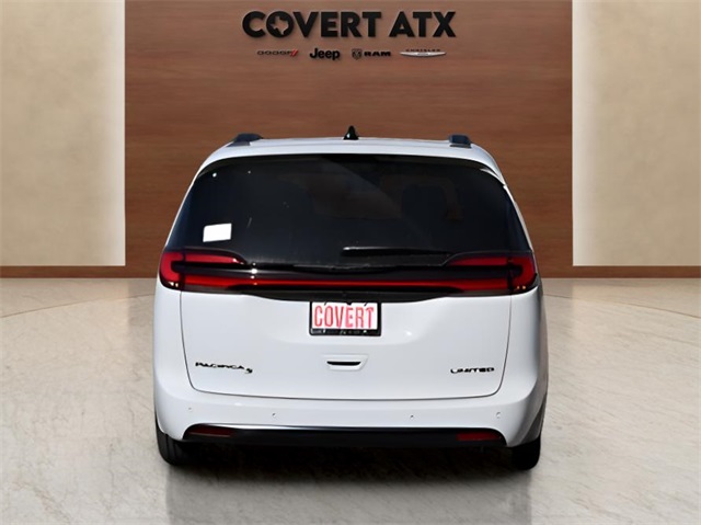 2026 Chrysler Pacifica Limited photo 3