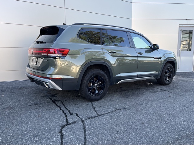 2024 Volkswagen Atlas Peak Edition SE Technology photo 23