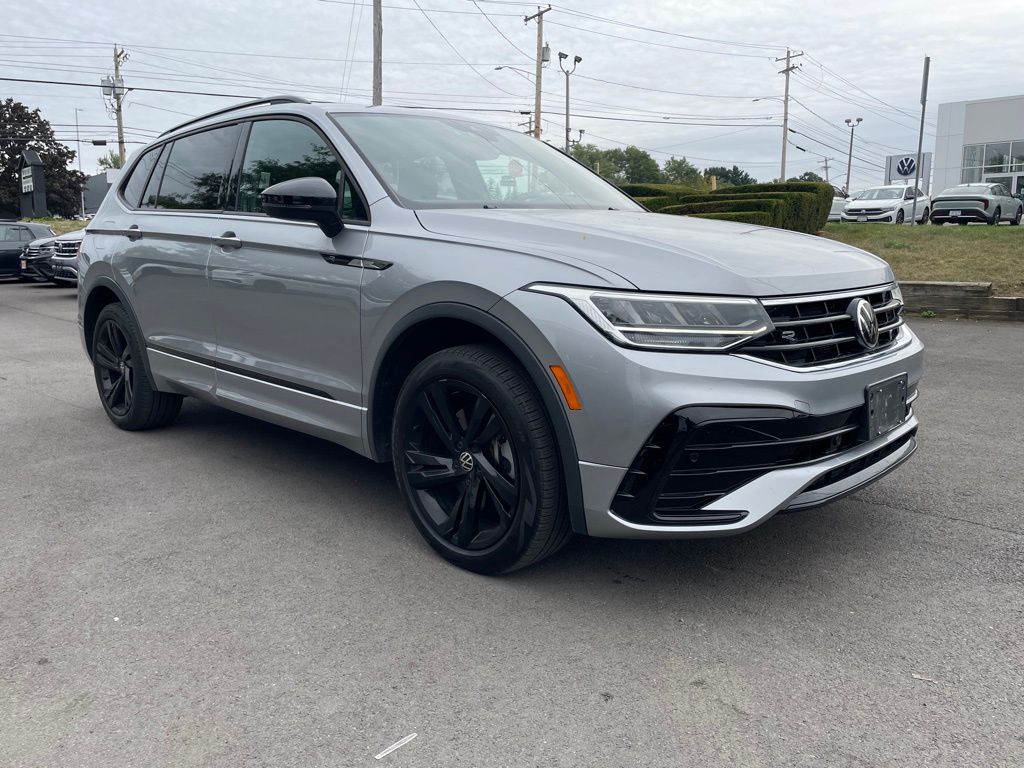 2023 Volkswagen Tiguan SE R-Line Black photo 9