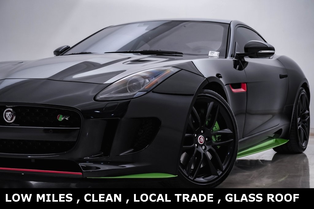 2017 Jaguar F-TYPE R photo 2