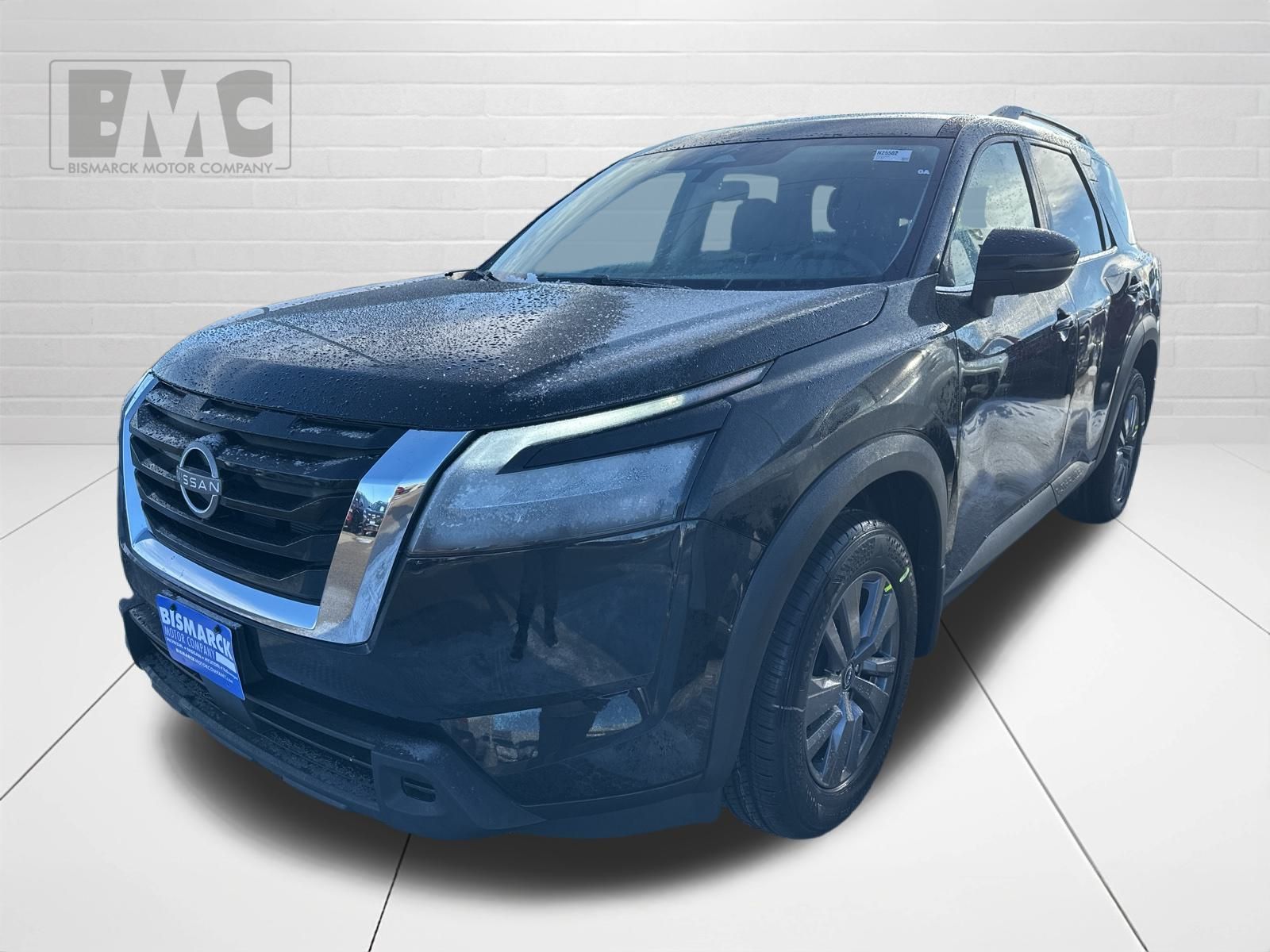 2025 Nissan Pathfinder SV's photo