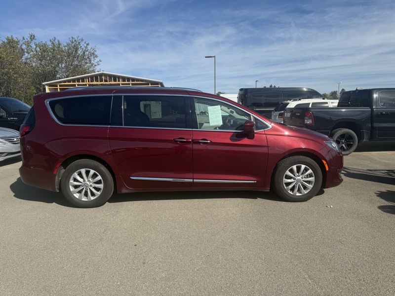 2018 Chrysler Pacifica Touring Plus photo 5