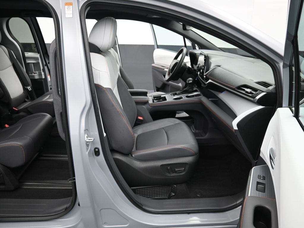 2024 Toyota Sienna XSE photo 31