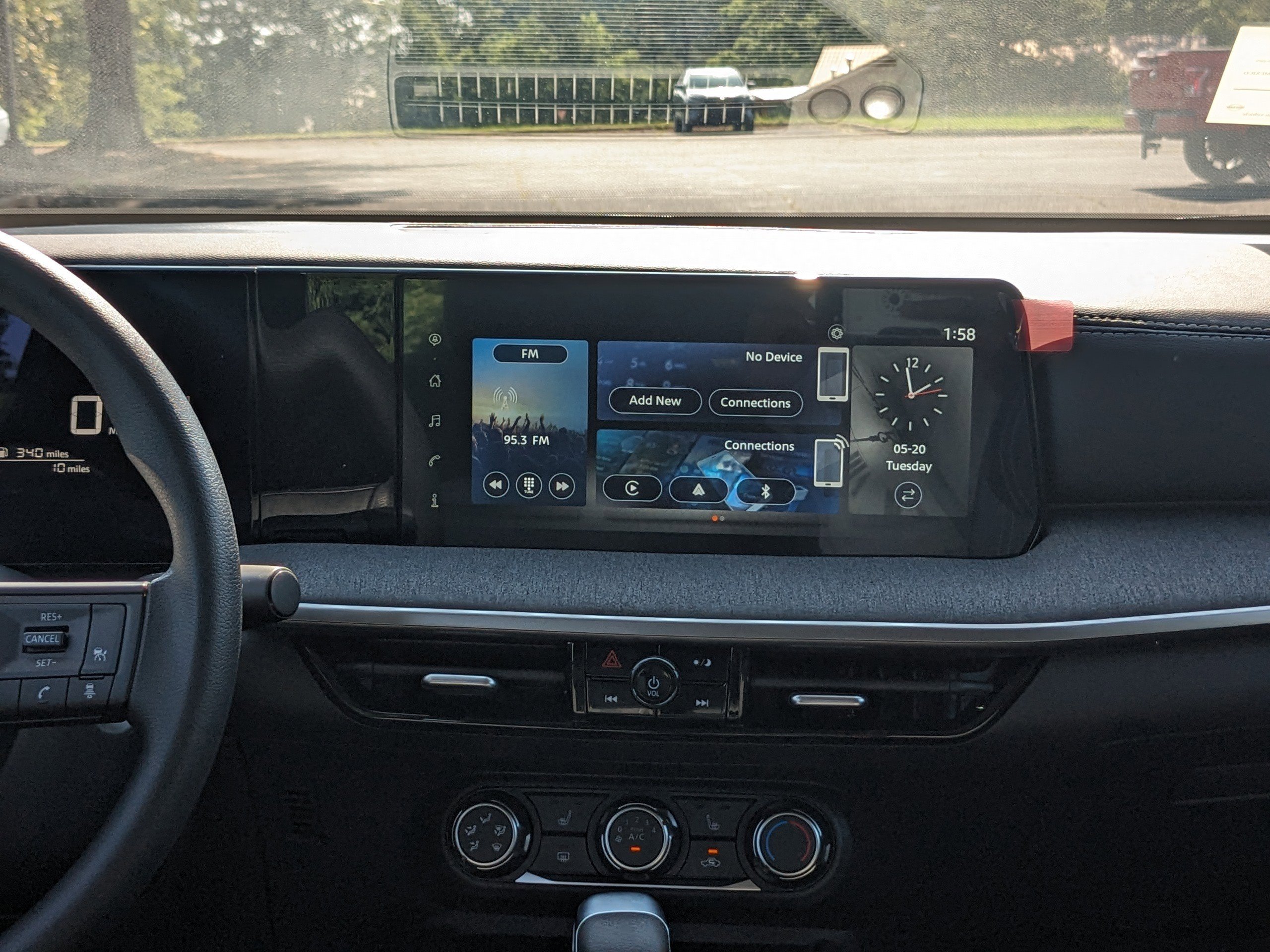2025 Nissan Kicks SV photo 5