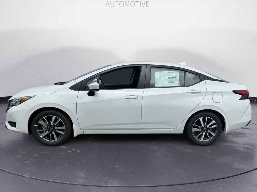 2025 Nissan Versa 1.6 SV photo 2