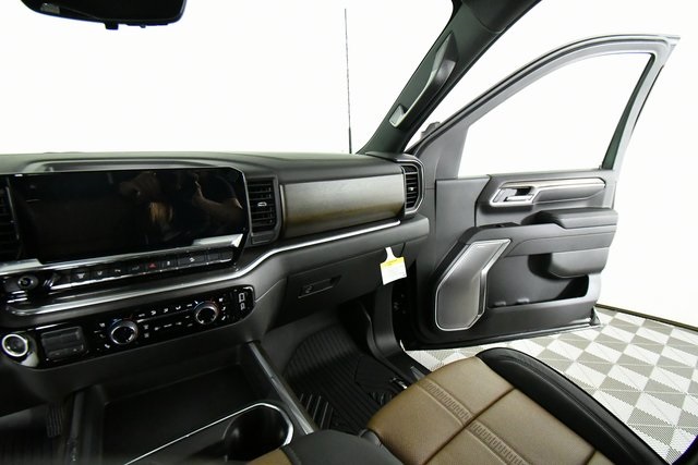 2025 Chevrolet Silverado 3500HD High Country photo 19