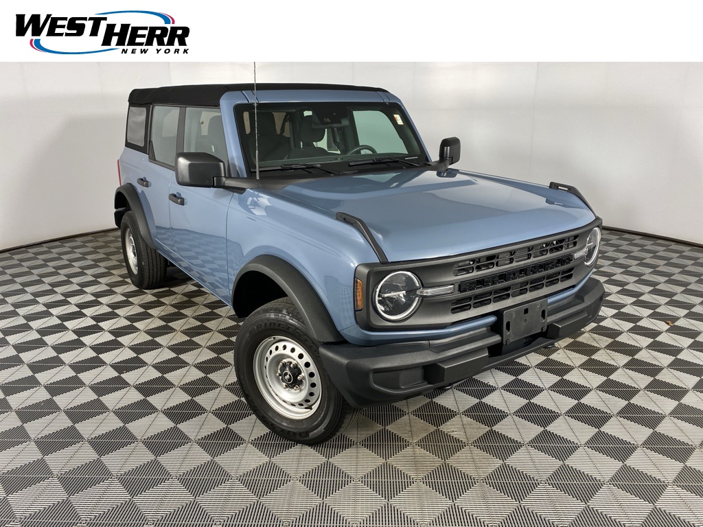 2023 Ford Bronco 4-Door Base's photo