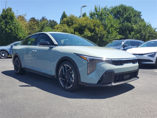 2025 Kia K4 GT-Line photo 3