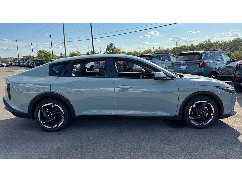 2025 Kia K4 EX photo 3