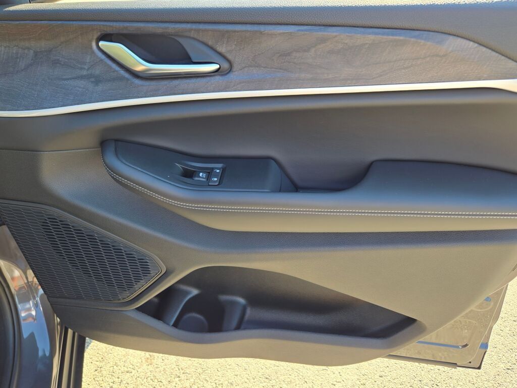 2025 Jeep Grand Cherokee Limited photo 4