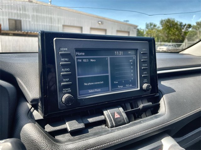 2019 Toyota RAV4 LE photo 4