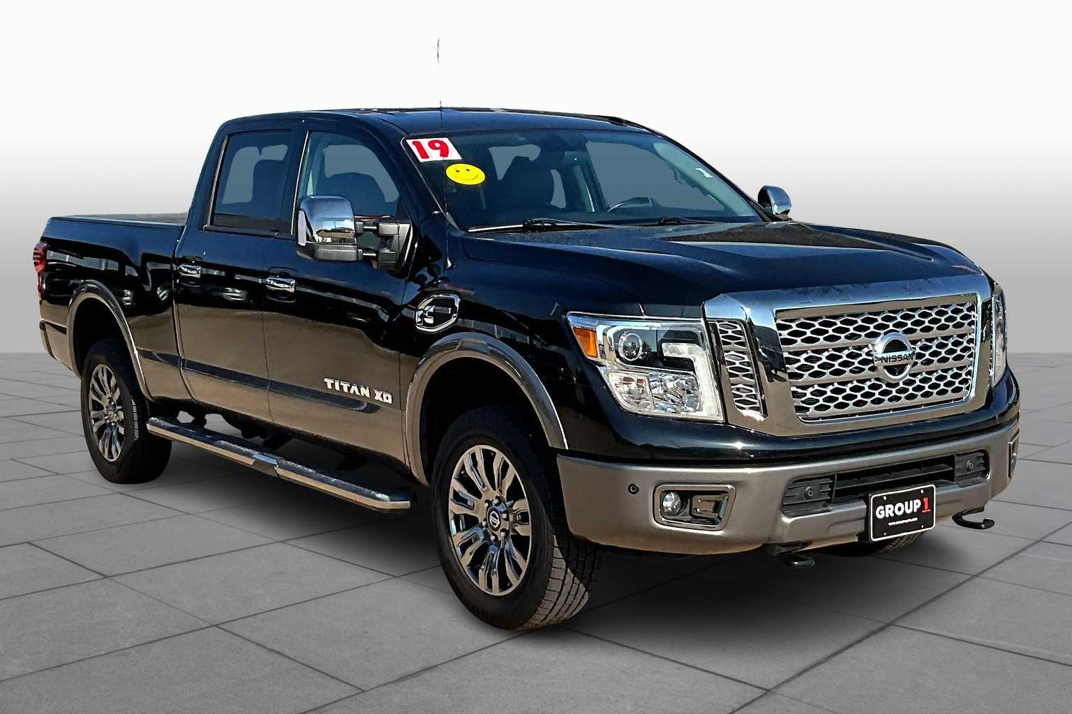 2019 Nissan Titan Platinum Reserve photo 4