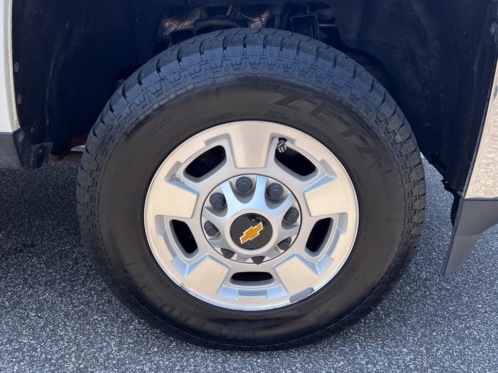 2017 Chevrolet Silverado 2500HD LT photo 4