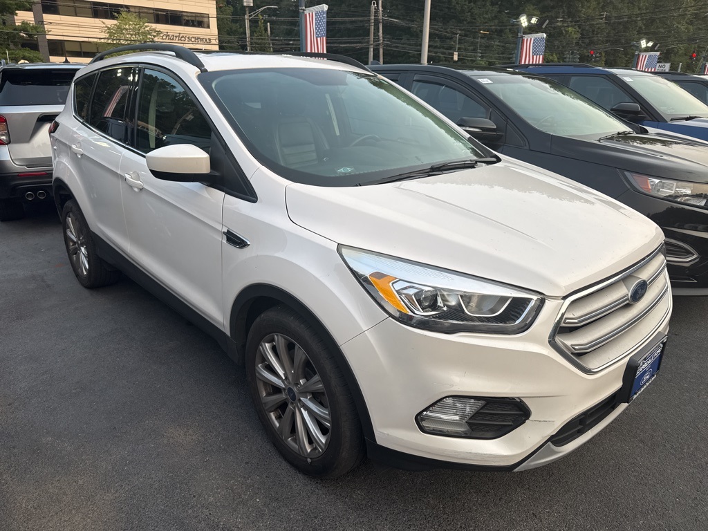 2019 Ford Escape SEL photo 3