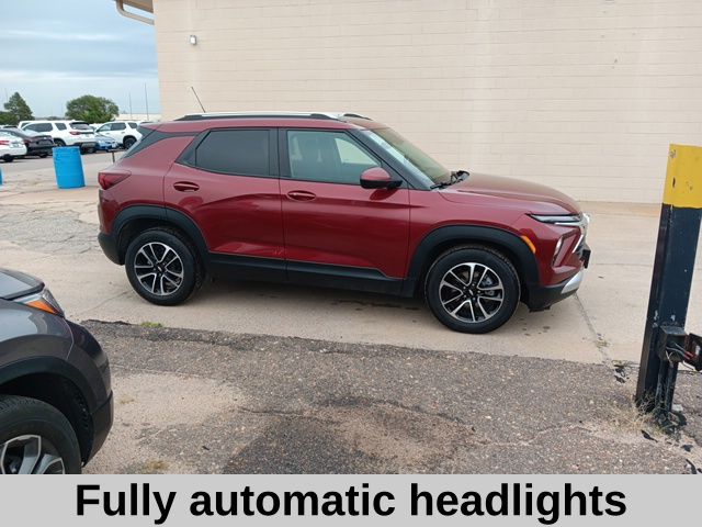 2025 Chevrolet Trailblazer LT photo 3