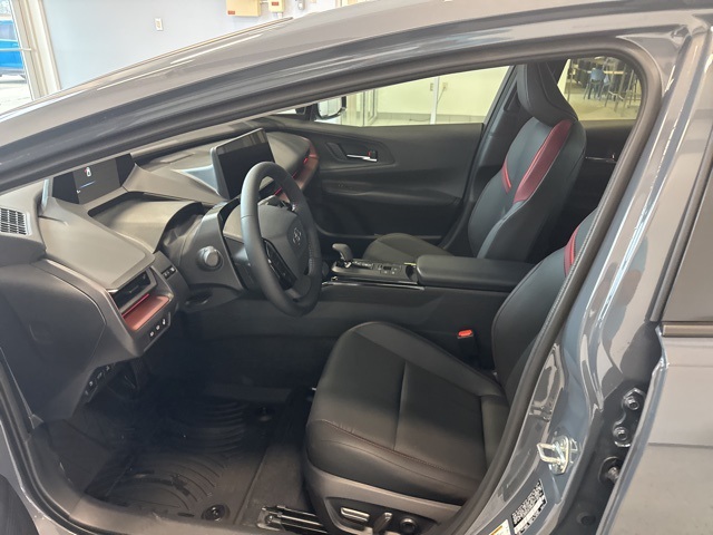 2026 Toyota Prius Plug-in Base photo 12