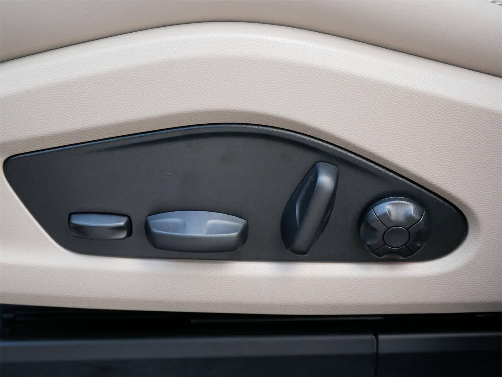 2025 Porsche Macan Electric 4 photo 11