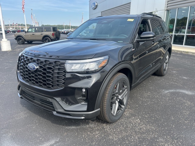 2025 Ford Explorer ST-Line photo 2