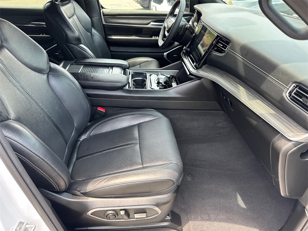 2023 Jeep Wagoneer L Series II photo 16