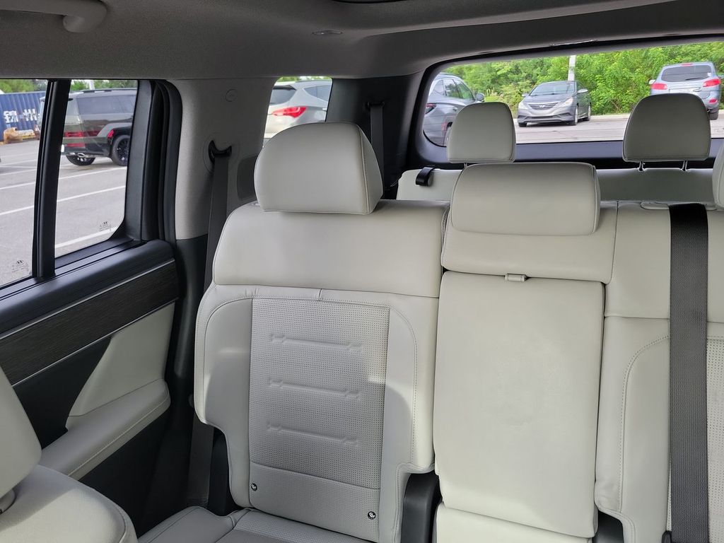 2024 Hyundai Santa Fe Limited photo 2