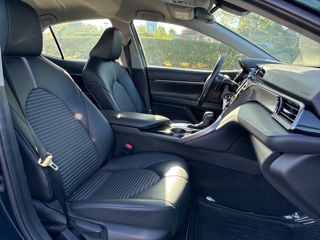 2020 Toyota Camry SE photo 21