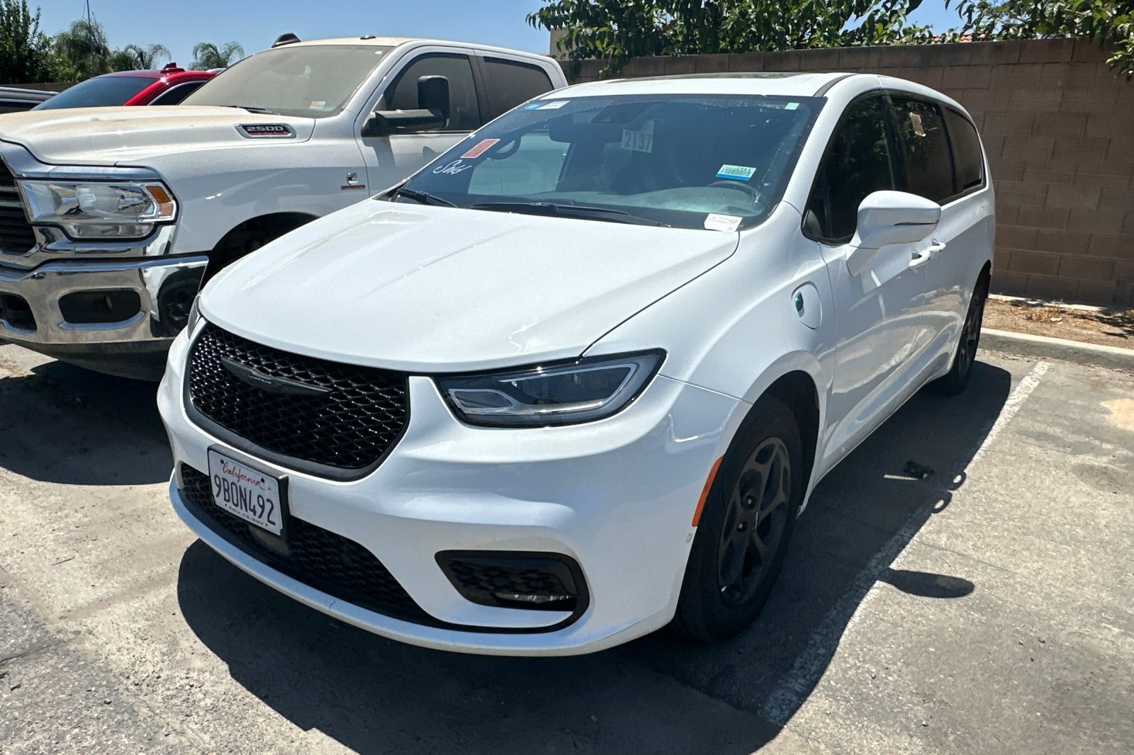 2022 Chrysler Pacifica Hybrid Limited photo 2