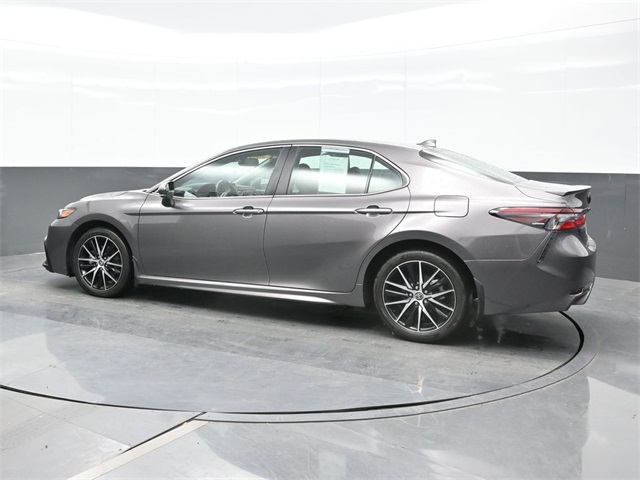 2024 Toyota Camry SE photo 3