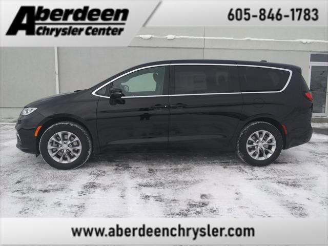 2026 Chrysler Pacifica Select's photo