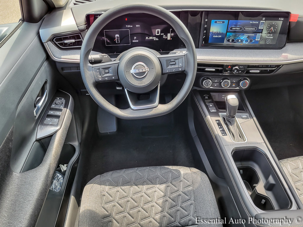 2025 Nissan Kicks SV photo 11
