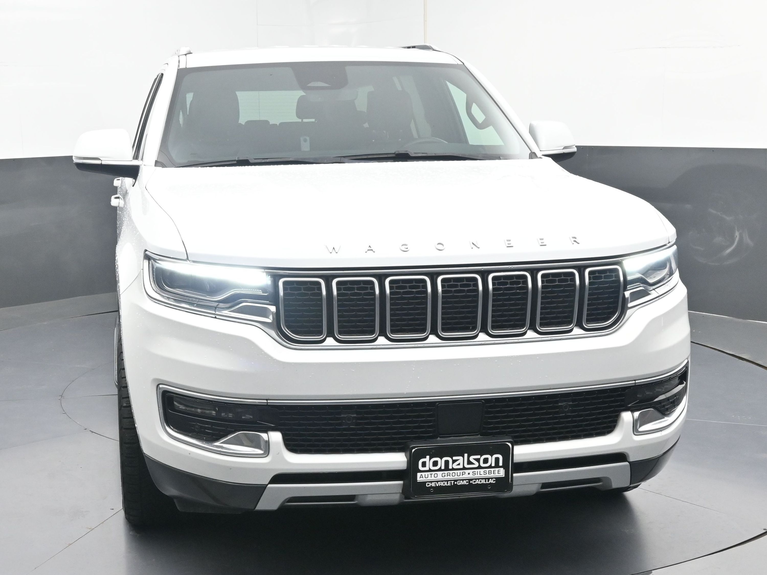 2022 Jeep Wagoneer Series II photo 2