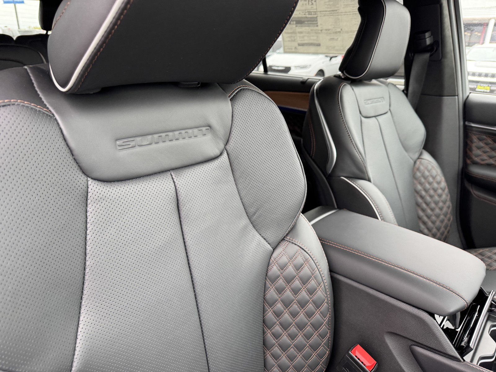 2025 Jeep Grand Cherokee L Summit Reserve photo 9
