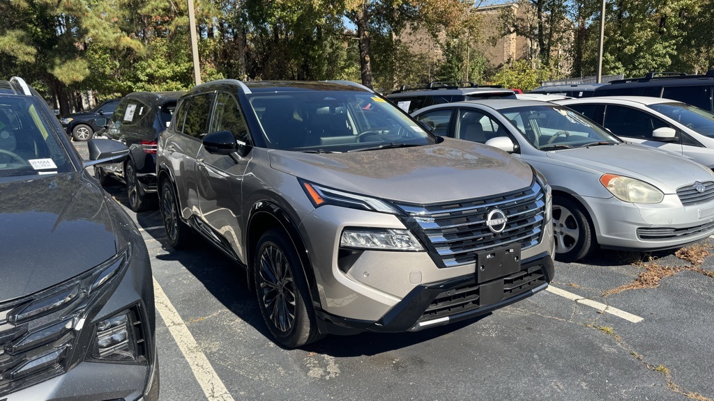 2025 Nissan Rogue Platinum photo 4