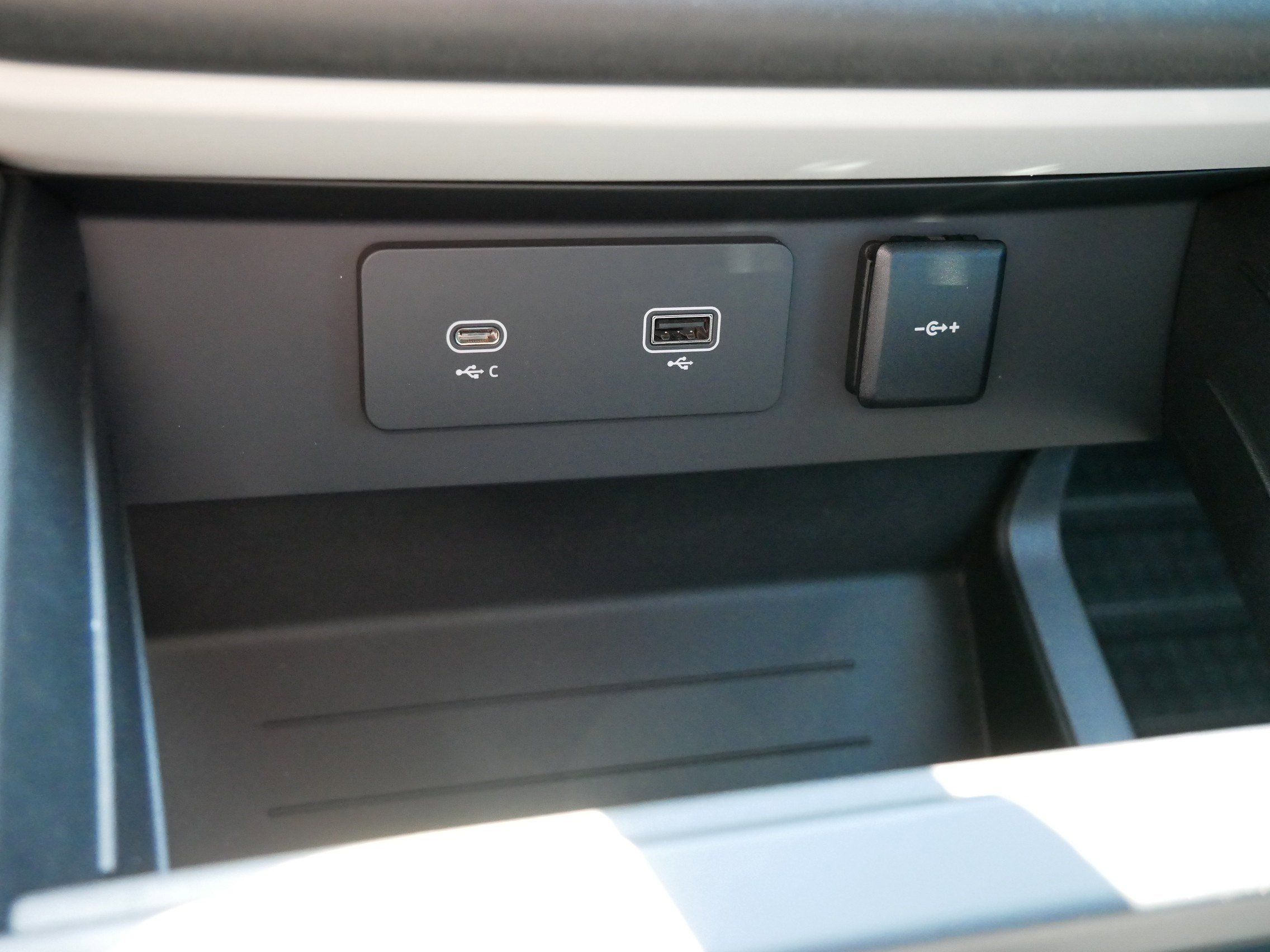 2022 Land Rover Defender X-Dynamic S photo 19