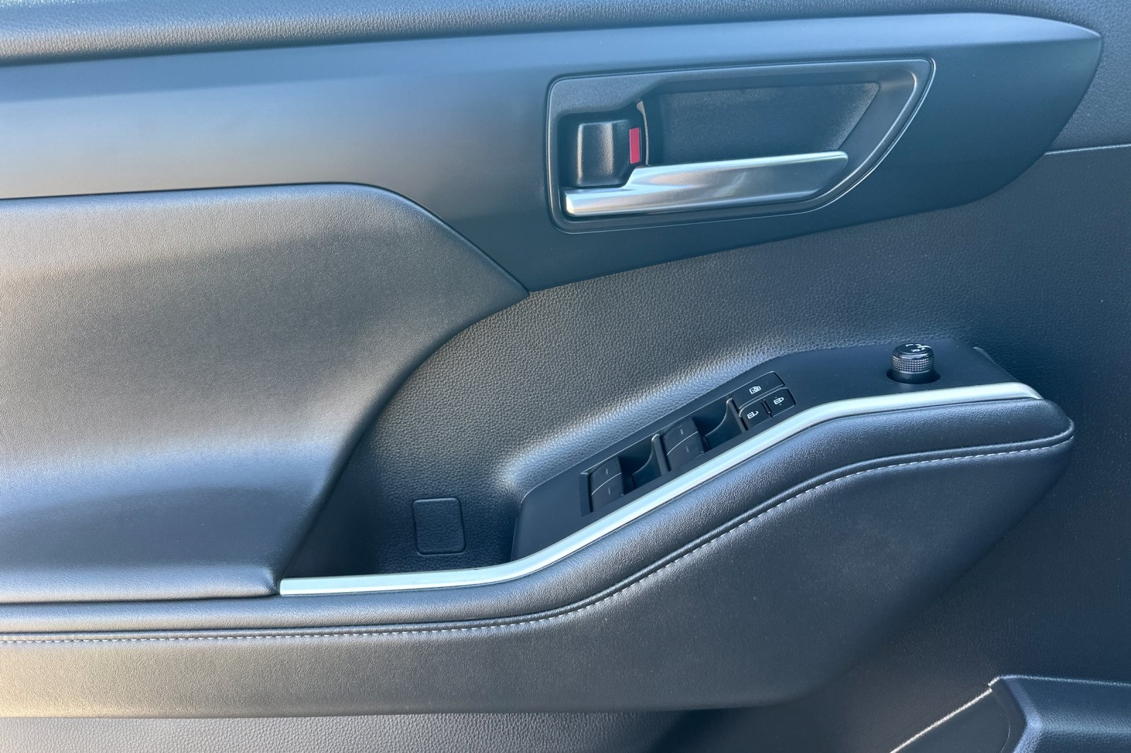 2023 Toyota Highlander XLE photo 7