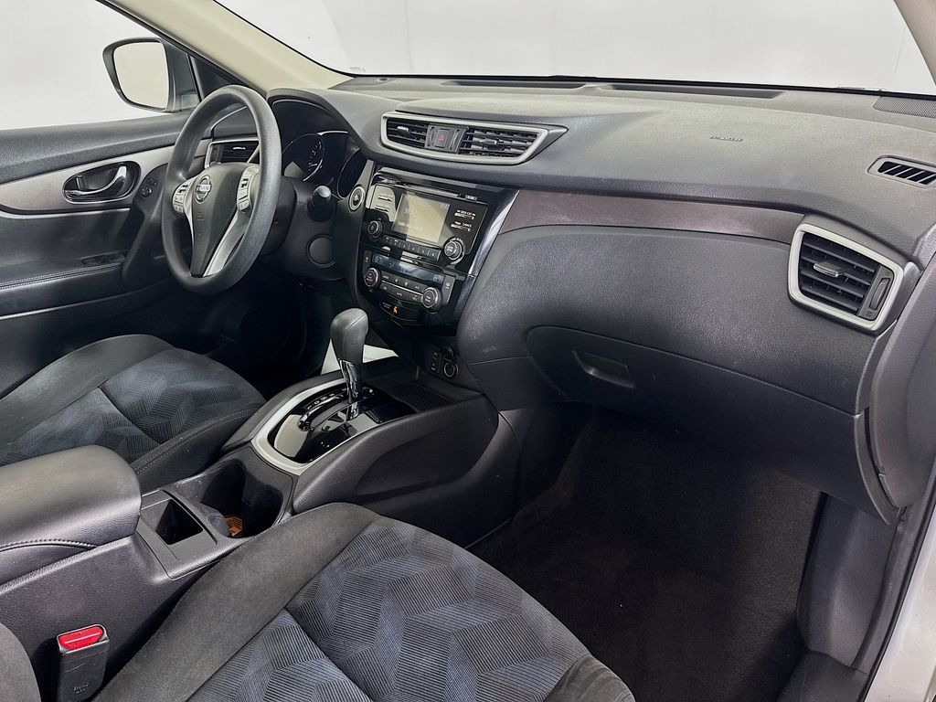 2015 Nissan Rogue SV photo 33