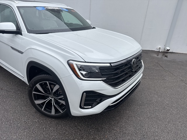2026 Volkswagen Atlas Cross Sport SEL Premium R-Line photo 2