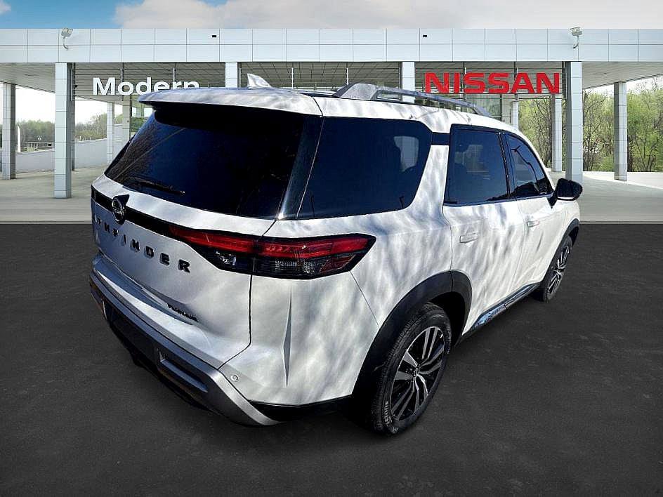 2025 Nissan Pathfinder Platinum photo 2