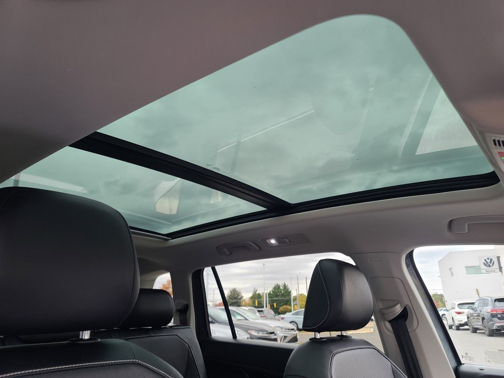 2023 Volkswagen Tiguan SE photo 3