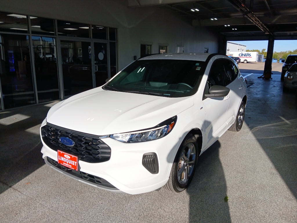 2023 Ford Escape ST-Line photo 4