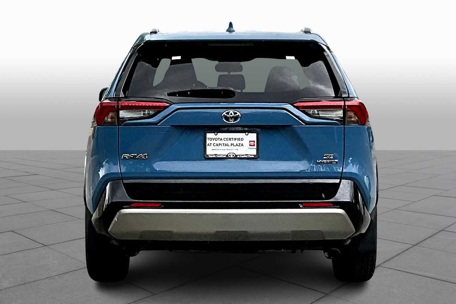 2022 Toyota RAV4 Hybrid SE photo 3