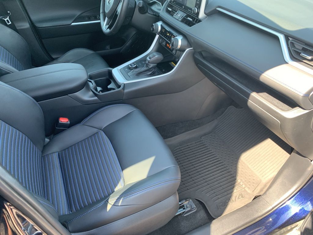 2021 Toyota RAV4 Hybrid XSE photo 8