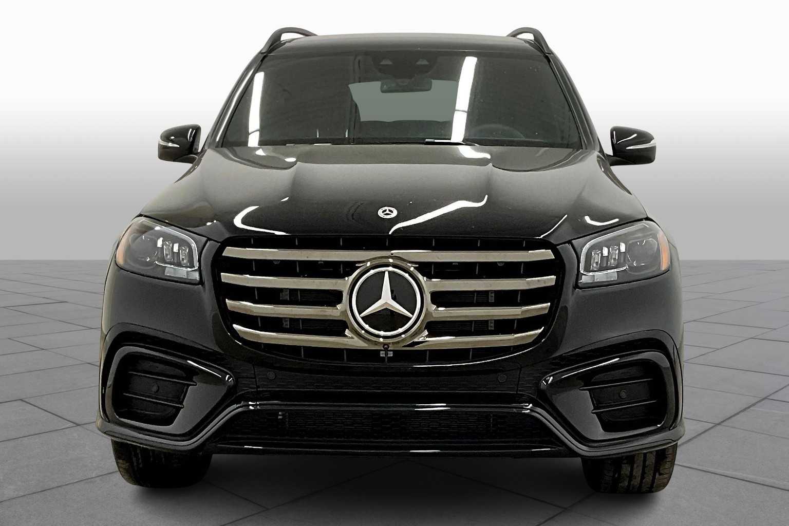 2025 Mercedes Benz GLS 450 4MATIC photo 3