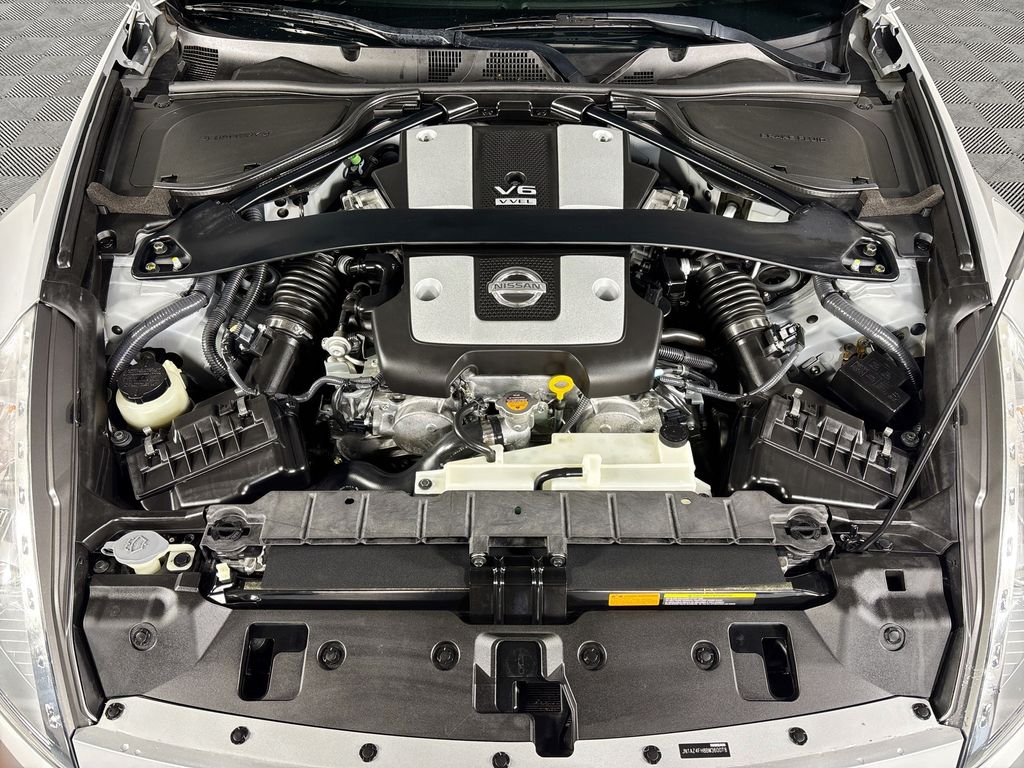 2011 Nissan 370Z Touring photo 19