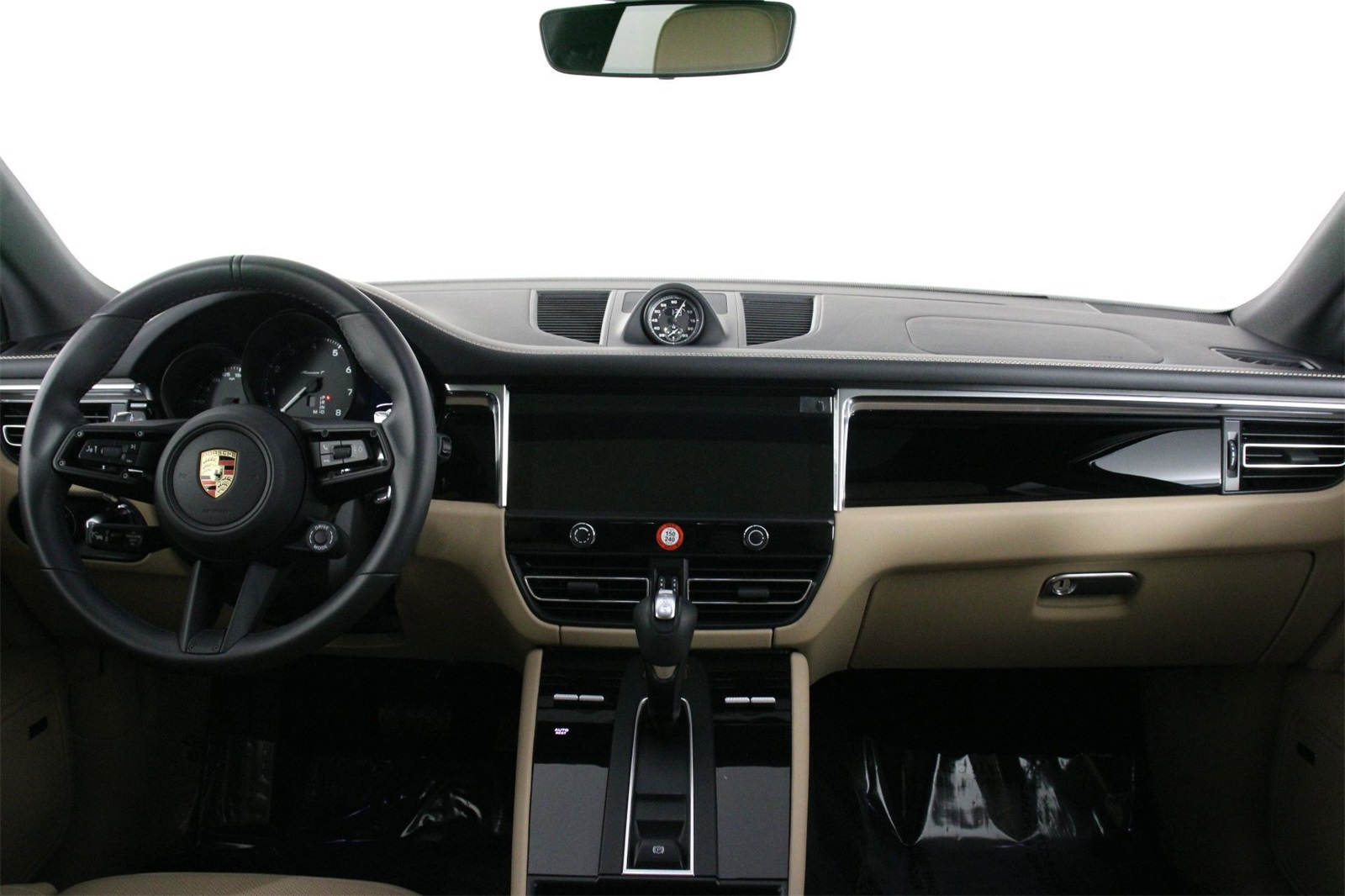 2025 Porsche Macan T photo 11