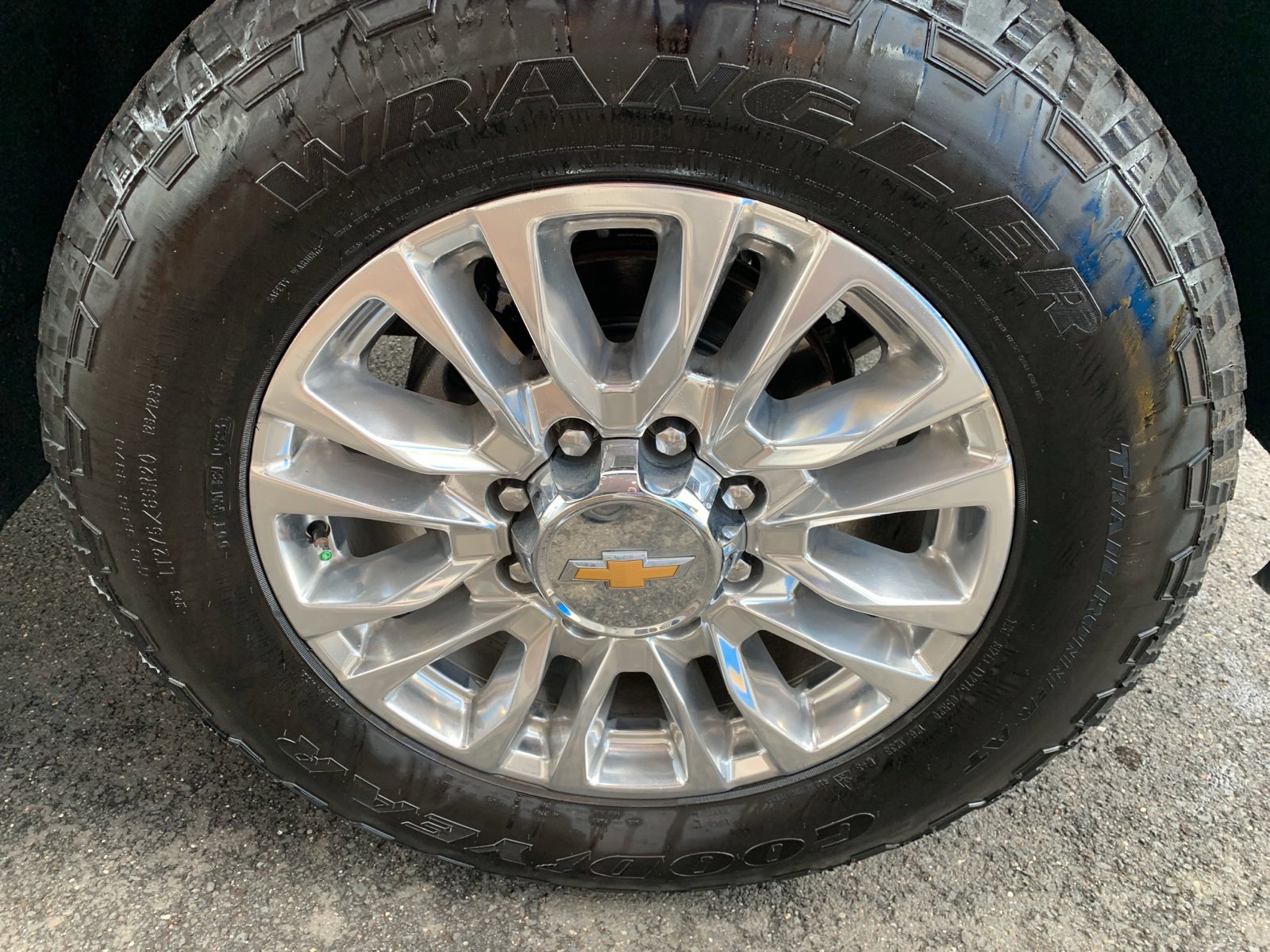 2023 Chevrolet Silverado 2500HD High Country photo 13