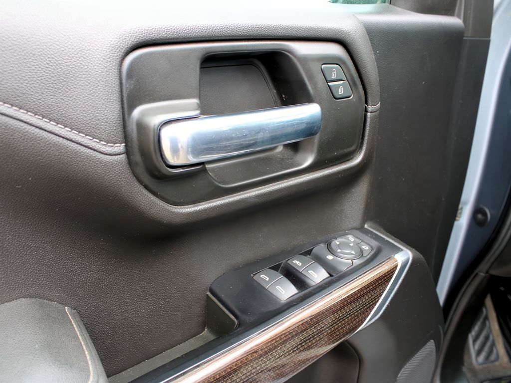 2019 Chevrolet Silverado 1500 RST photo 11